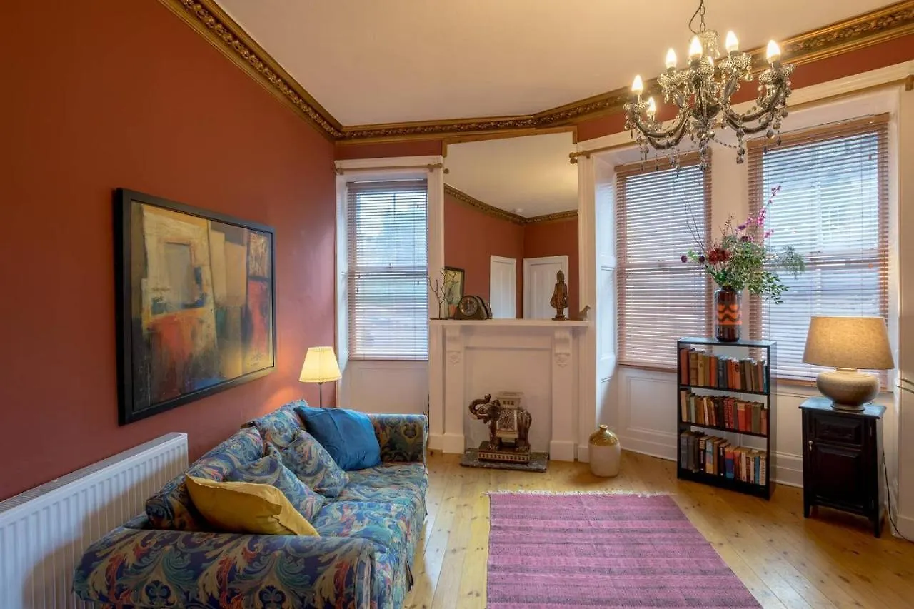 Joivy Unique&Artsy Royal Mile Apt - Relive Music History Apartment Edinburgh