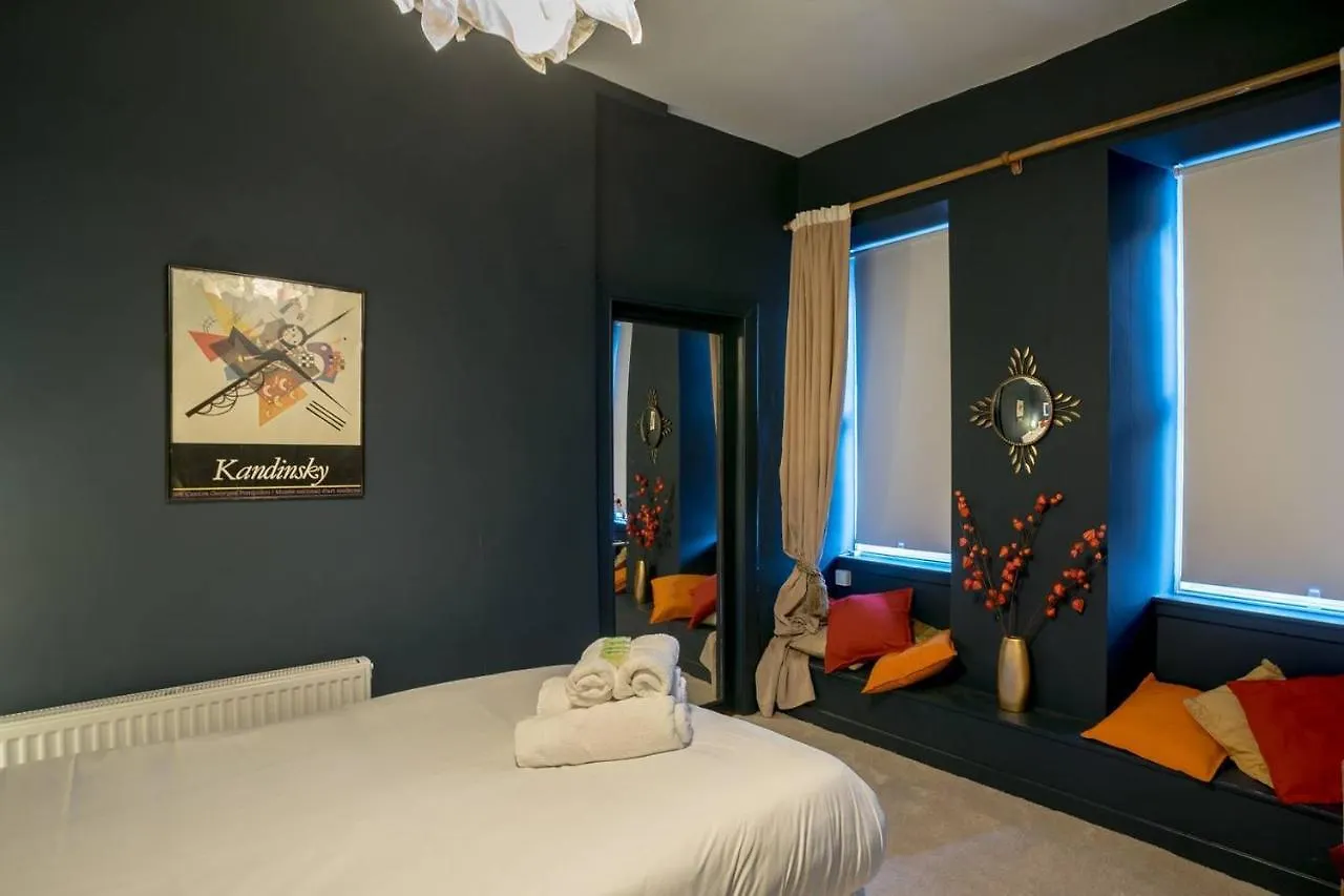 Joivy Unique&Artsy Royal Mile Apt - Relive Music History Apartment Edinburgh